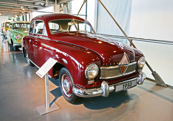 (03-1b)08-01-13_0267 1950 Borgward Hansa 1500 2dr Limousine.JPG