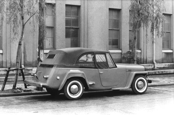 (03-1d)(001-01) 1948-49 Willys  Jeepster 2dr  Phaeton.jpg