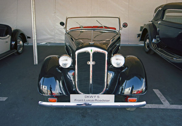 (03-2a)(99-11-12) 1936-37 DKW F-5 700 Front Luxus Cabriolet.jpg