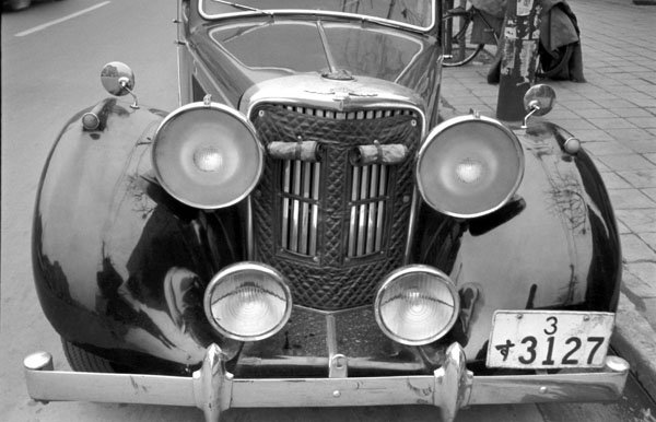 (03-2a)029-33 1946-49 Jaguar 3.5Litre Saloon(MkⅣ).jpg