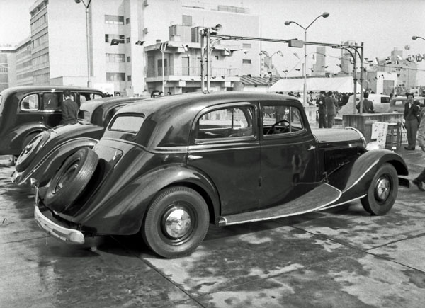 (03-2b)(136-06) 1935 Hotchkiss 615 3Litre 4dr Berline.jpg