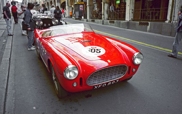 (03-2b)00-02-10) 1952 Ferrari 225 Sport Vignale Spider.jpg