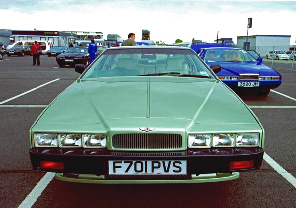 (03-3a)(00-37-03) 1987- AstonMartin-Lagonda Sr.4 Saloon.jpg