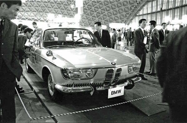 (03-3a)(203-17) 1969 BMW 2000 CA 2dr Hardtop.jpg