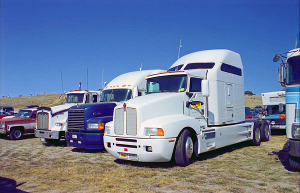 (03-3a)(99-27-01) Kenworth 　Kenworth.jpg