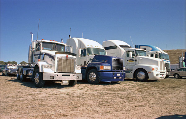 (03-3b)(99-27-02) Kenworth.jpg