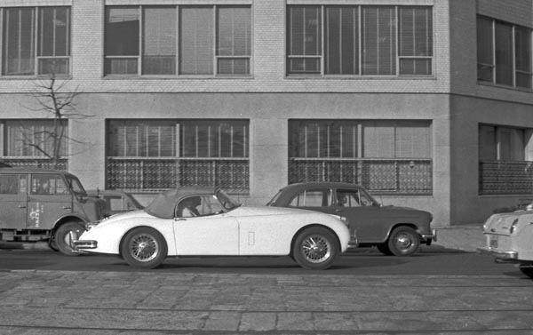 (03-4b)(044-05) 1958-61 Jaguar XK 150 Roadster.jpg