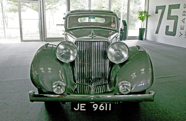 (03-4b)10-07-02_0121 1946-48 Jaguar 3½Litre Saloon.JPG