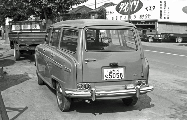 (03-4d)  (036-24) 1959 Nissan Austin VA50 Cambridge Delux Van.jpg