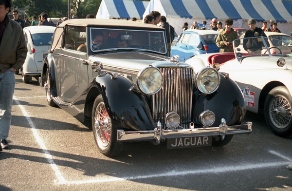 (03-6a)89-03-32 1948 Jaguar MkⅣ 3.5Litre dhc.jpg