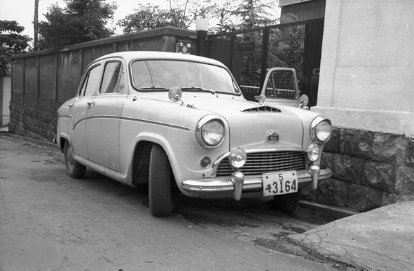 (04-1a)(053-32) 1957 Austin A55 Cambridge Saloon.jpg