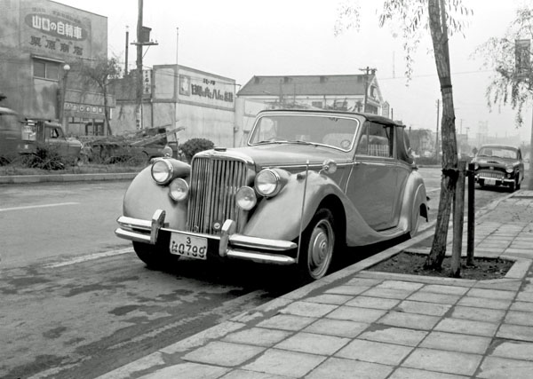 (04-1a)(060-25) 1948-51 Jaguar MkⅤ3.5Litre Drophead Coupe.jpg