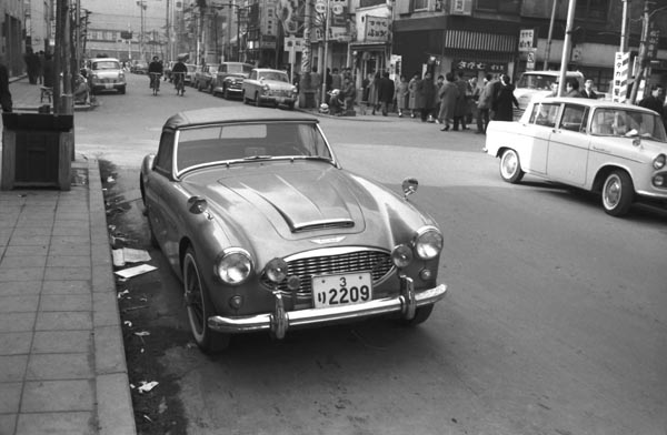 (04-1a)(090-01) 1956-59 Austin Healey 100Six (銀座松屋通り）.jpg