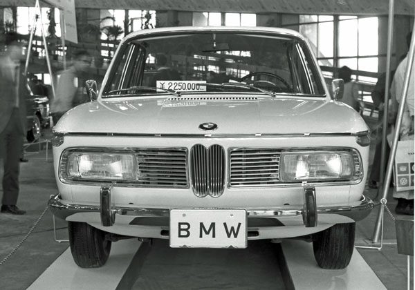 (04-1a)(171-07) 1967 BMW 2000 4dr Limousine.jpg