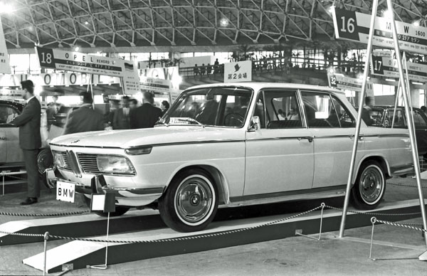 (04-1b)(171-37E) 1967 BMW 2000 4dr Limousine.jpg