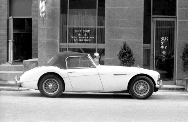 (04-2b)(044-29) 1956-59 Austin-Healey 100-Six.jpg