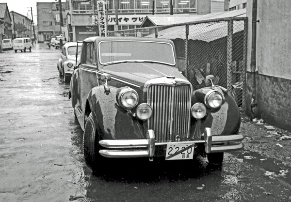 (04-2b)(068-13) 1948-51 Jaguar MkV Drophead Coupe.jpg