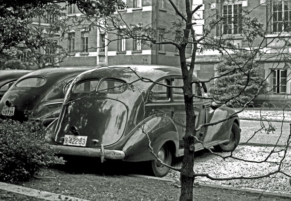 (04-2b)(069-24) 1937 Hudson CustomEight 75 4dr Sedan.jpg