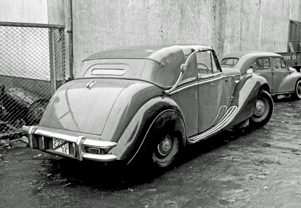 (04-2c)(068-15) 1948-51 Jaguar MkV Drophead Coupe.jpg