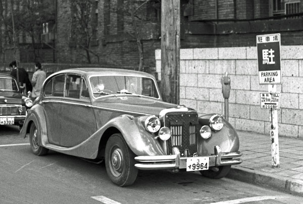 (04-5b)(044-20) 1948-51 Jaguar MkⅤ 2.5Litre Saloon.jpg
