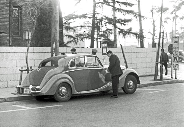 (04-5c)(044-18) 1948-51 Jaguar MkⅤ 2.5Litre Saloon.jpg