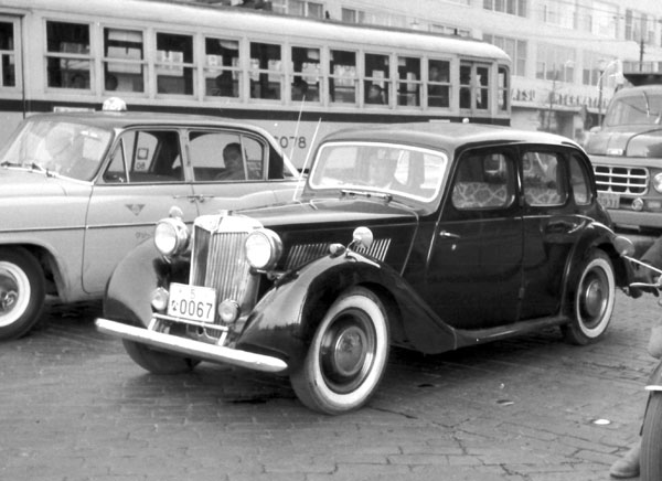 (045-29) 1948 MG Y Saloon.jpg
