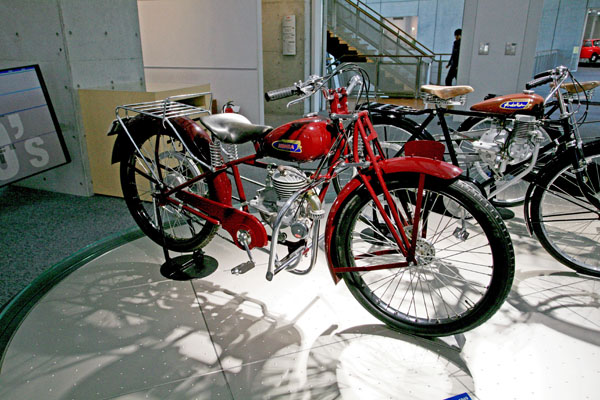 (04b)(1949)09-11-15_541 1949 Honda  ModelC )ホンダ２輪車最初のモデル.JPG