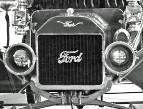 (05-1)1909 253-04 1909 Ford Model T Touring.jpg