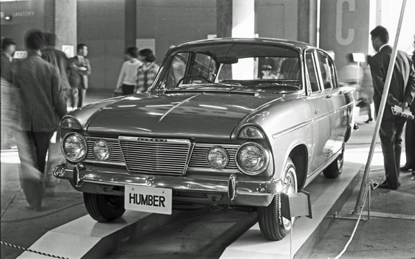 (05-10a)(175-22) 1967 Humber Scepter 4dr Saloon.jpg