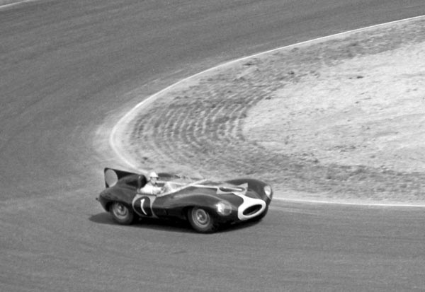 (05-1a)(106-35) 1954-57 Jaguar D Type (Francis Francis).jpg