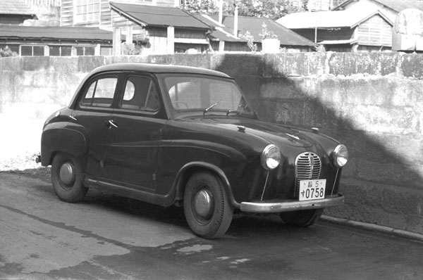 (05-1a)013-18 1952 Austin A30 4dr Saloon.JPG