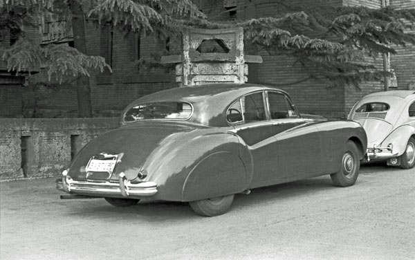 (05-1c)024-10 1950-54 Jaguar MkⅦ　Saloon.jpg