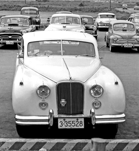 (05-2a)010-31＊ 1950-54 Jaguar MkⅦ Saloon.JPG