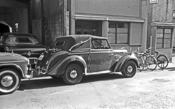 (05-2c)(077-33) 1947 Hillman Minx MkⅠ Drophead Coupe.jpg