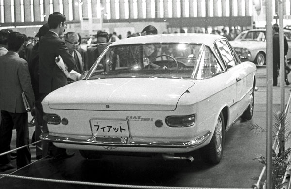 (05-2c)(129-21) 1966 FIAT 2300S Coupe.jpg