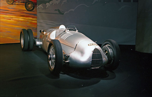 (05-3a)(99-10-12) 1937-39 Auto Union V-16 Mountain Climb Car.jpg