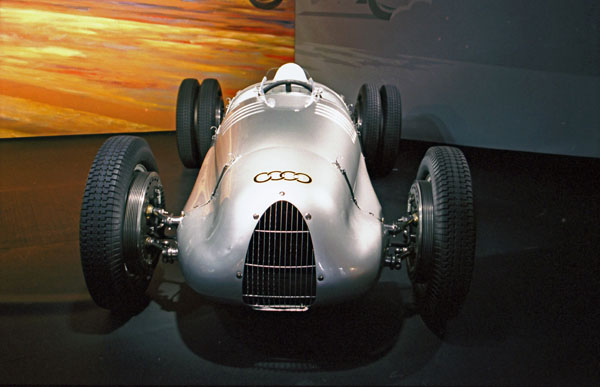 (05-3b)(99-10-13) 1937-39 Auto Union V-16 Mountain Climb Car.jpg