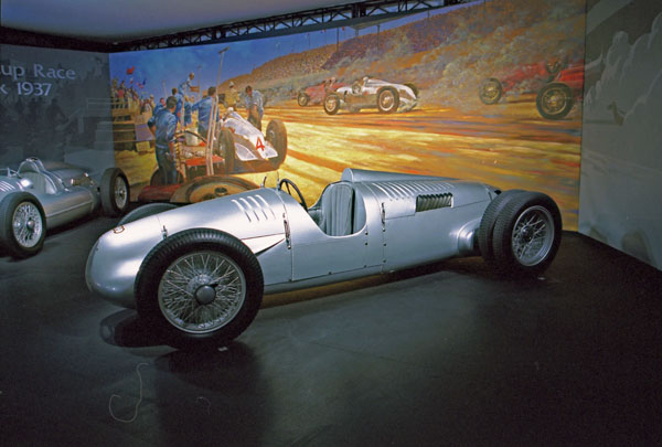 (05-3c)(99-10-14) 1937-39 Auto Union V-16 Mountain Climb Car.jpg