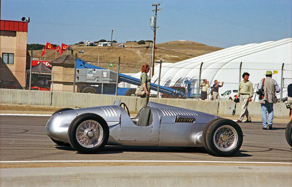 (05-3e)(99-05-35) 1937-39 Auto Union V-16 Mountain Climb Car.jpg