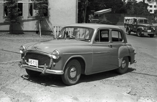 (05-6a)(023-35a) 1954 Hillman Minx Ⅶ／1953 Ohta KC Truck(修正済み）.jpg