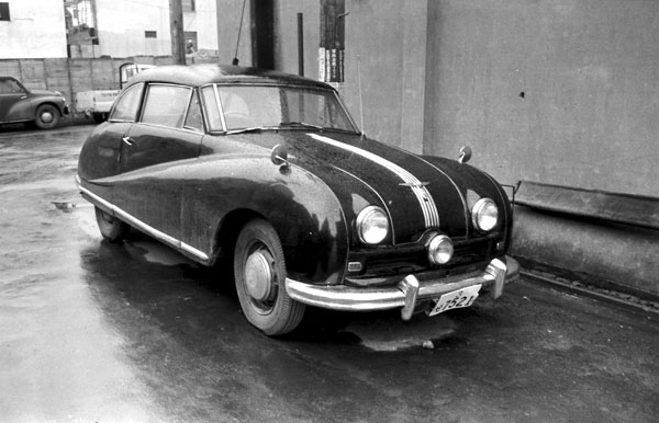 (06-1a)(074-35) 1949-52 Austin A90 Atlantic Sports Saloon.jpg