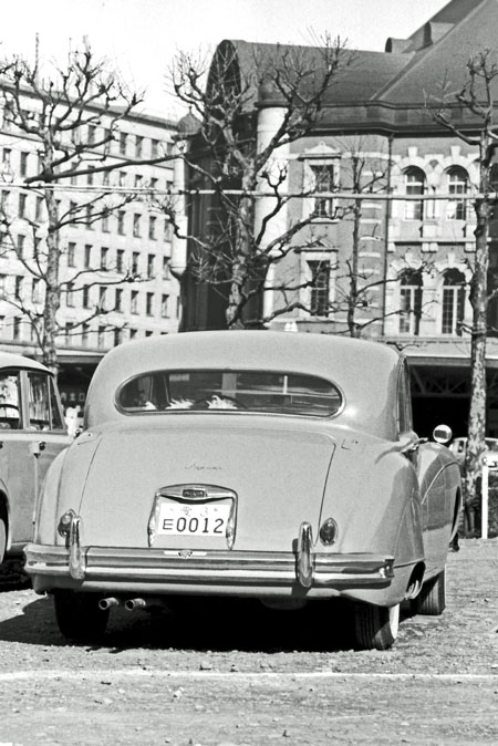 (06-1c)(042-20) 1956 Jaguar MkⅧ Saloon.jpg