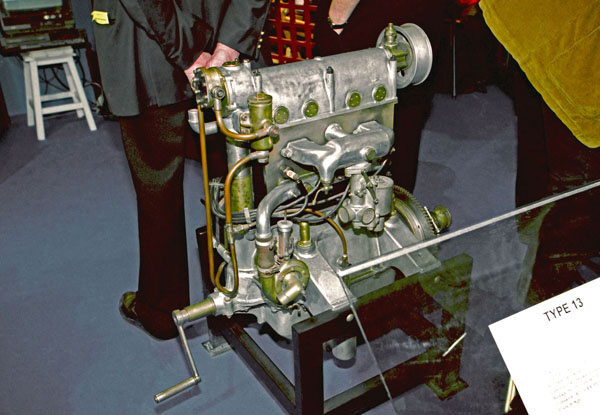 (06-2b) 1922-26 Bugatti Engine 4Cyl 16Varubu 69×100mm 1495cc.jpg