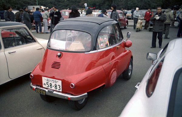 (06-2b)(85-04-36E) 1960 BMW Isetta 250.jpg