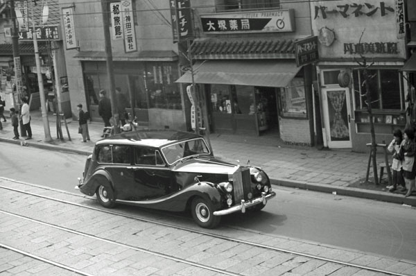 (066-22) 1957 Rolls Royce Silver Wraith Hooper Limousine（御料車皇8).jpg