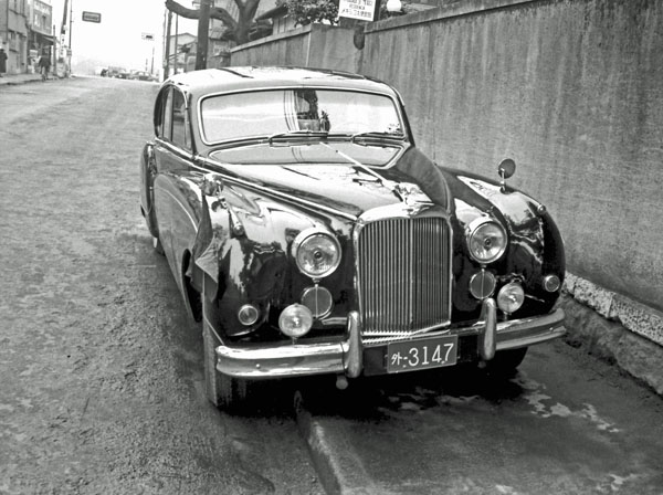 (07-1a)(057-12) 1958-61 Jaguar MkⅨ 4dr Saloon.jpg