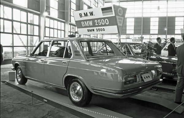 (07-1b)(217-18) 1970 BMW 2500 4dr Limousine.jpg