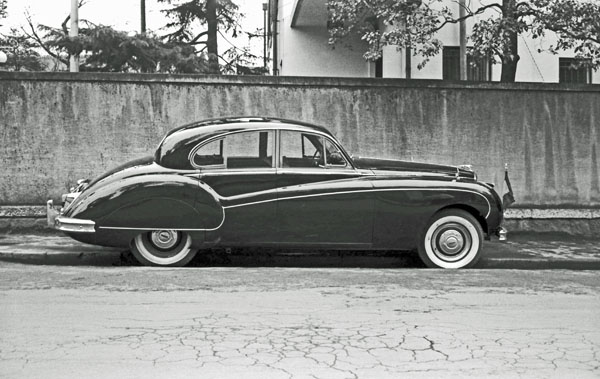 (07-1c)(057-14) 1958-61 Jaguar MkⅨ 4dr Saloon.jpg