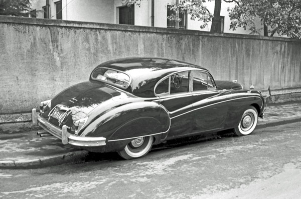 (07-1d)(057-13) 1958-61 Jaguar MkⅨ 4dr Saloon.jpg