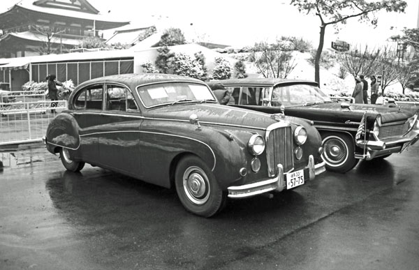(07-2a)301-16 1960 Jaguar MkⅨ Saloon.jpg